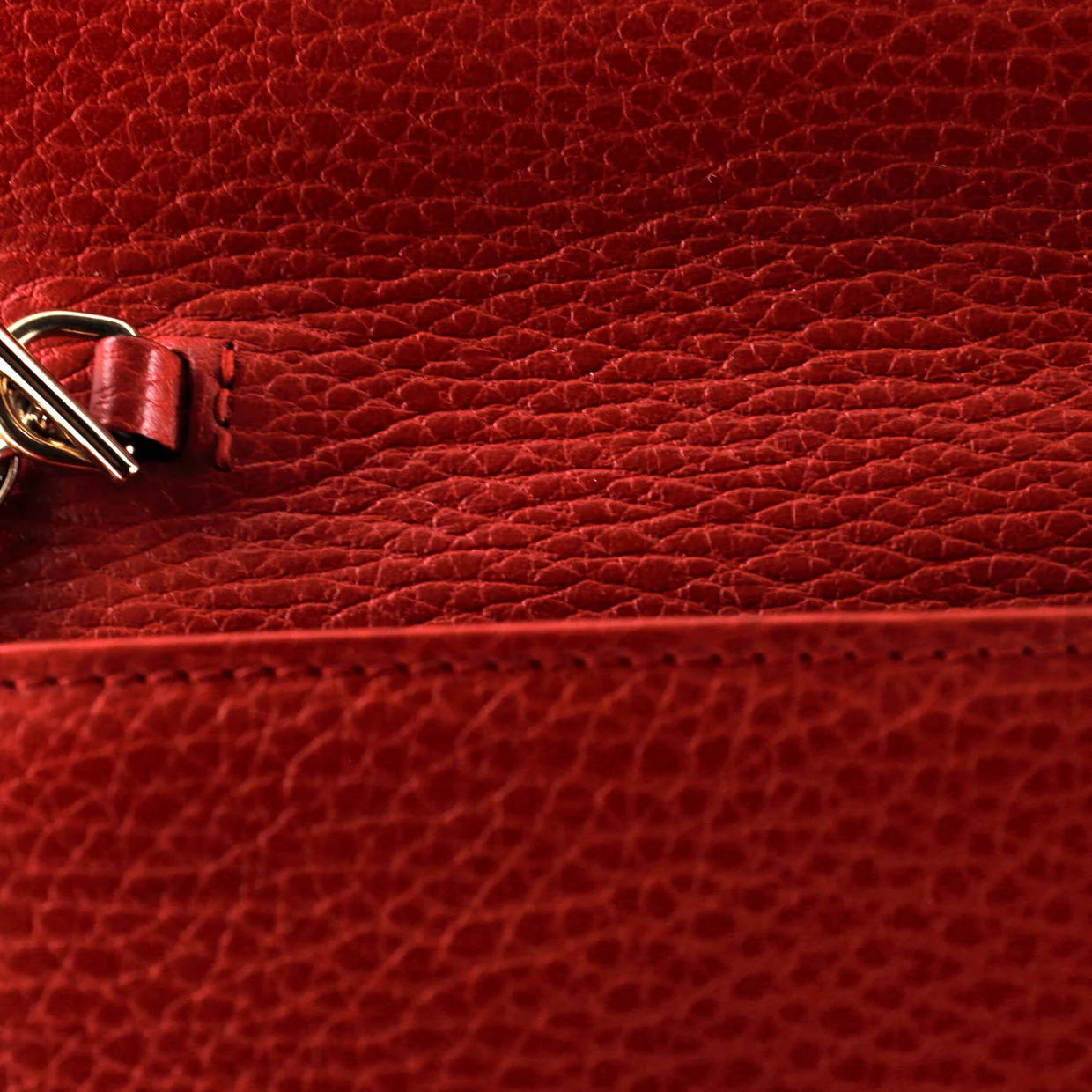 Interlocking Wallet on Chain Leather - Deep Luxury