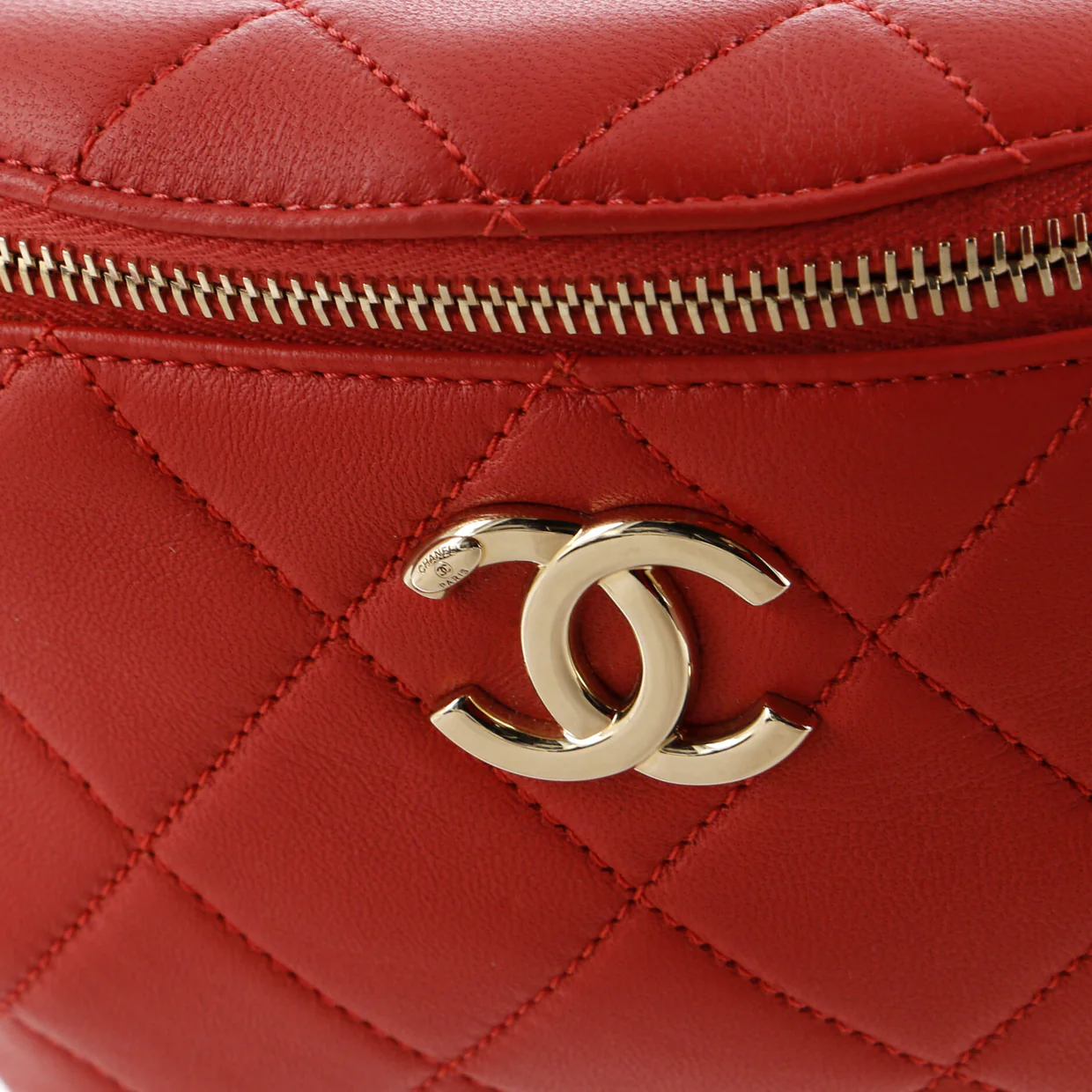 Resin Elegant Chain Belt Bag Quilted Lambskin - Deep Luxury