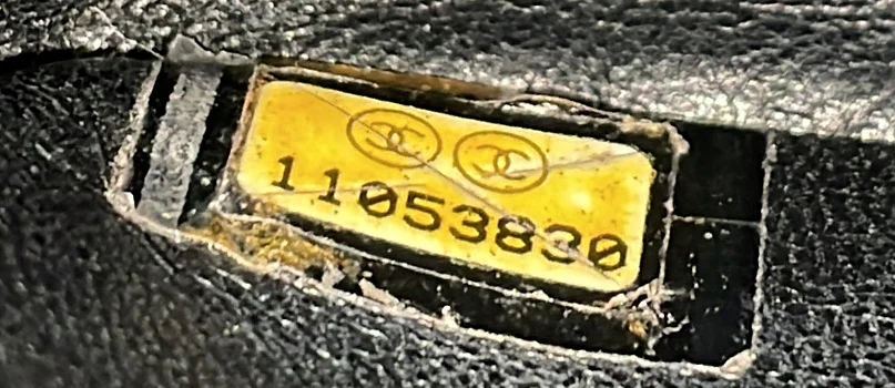 Classic Double Flap Bag Quilted Caviar Medium - Deep Luxury