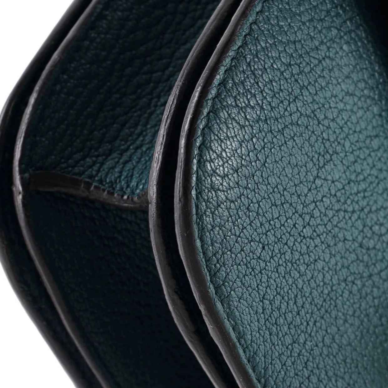 Classic Box Bag Grainy Leather Medium - Deep Luxury