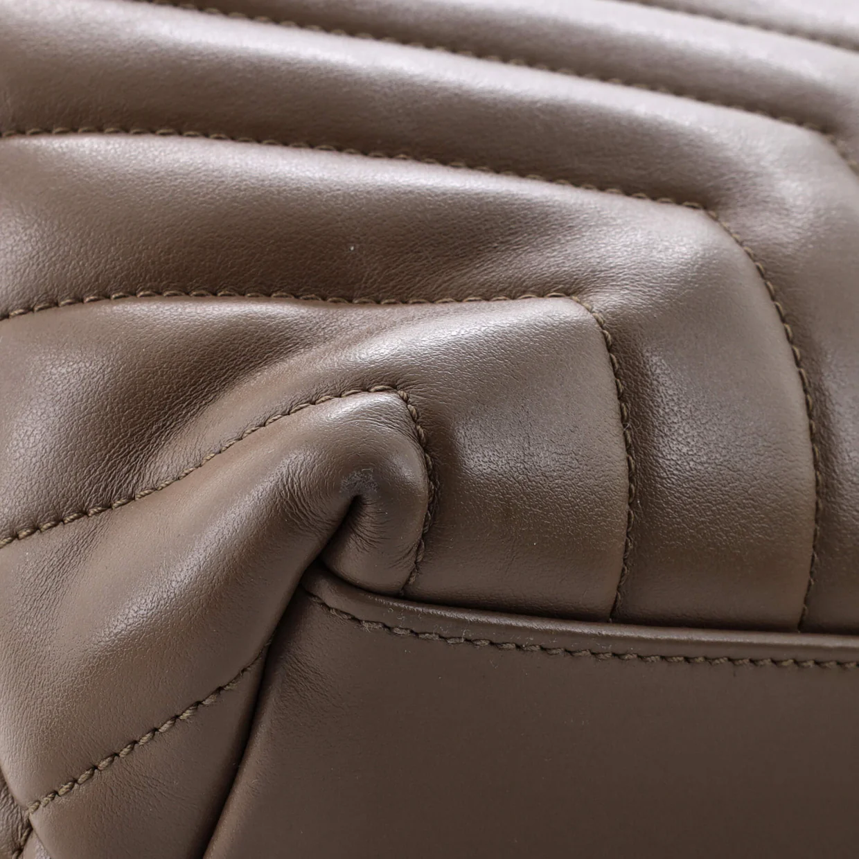 Loulou Shoulder Bag Matelasse Chevron Leather Medium - Deep Luxury