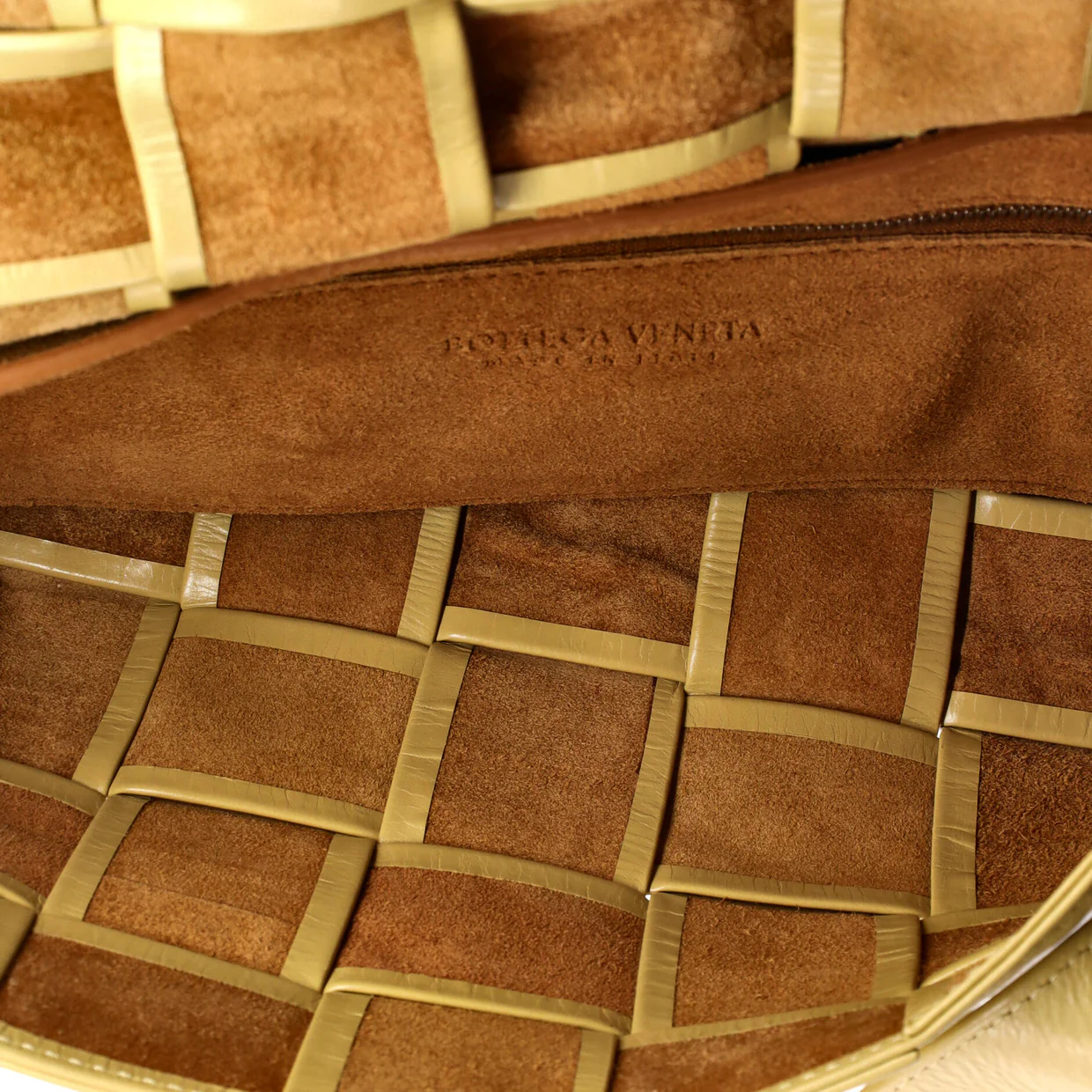 Cassette Stretch Belt Bag Maxi Intrecciato Leather - Deep Luxury