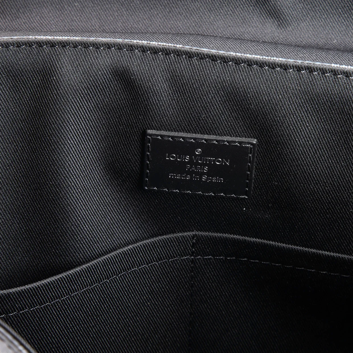 District NM Messenger Bag Damier Graphite GM - Deep Luxury