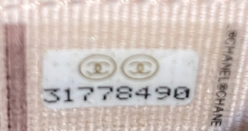 Classic Zip Around Card Holder on Chain Quilted Caviar Mini - Deep Luxury