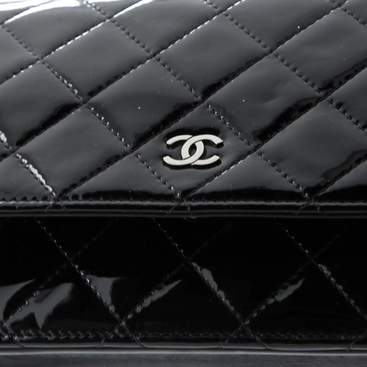 Wallet on Chain Quilted Patent - Deep Luxury