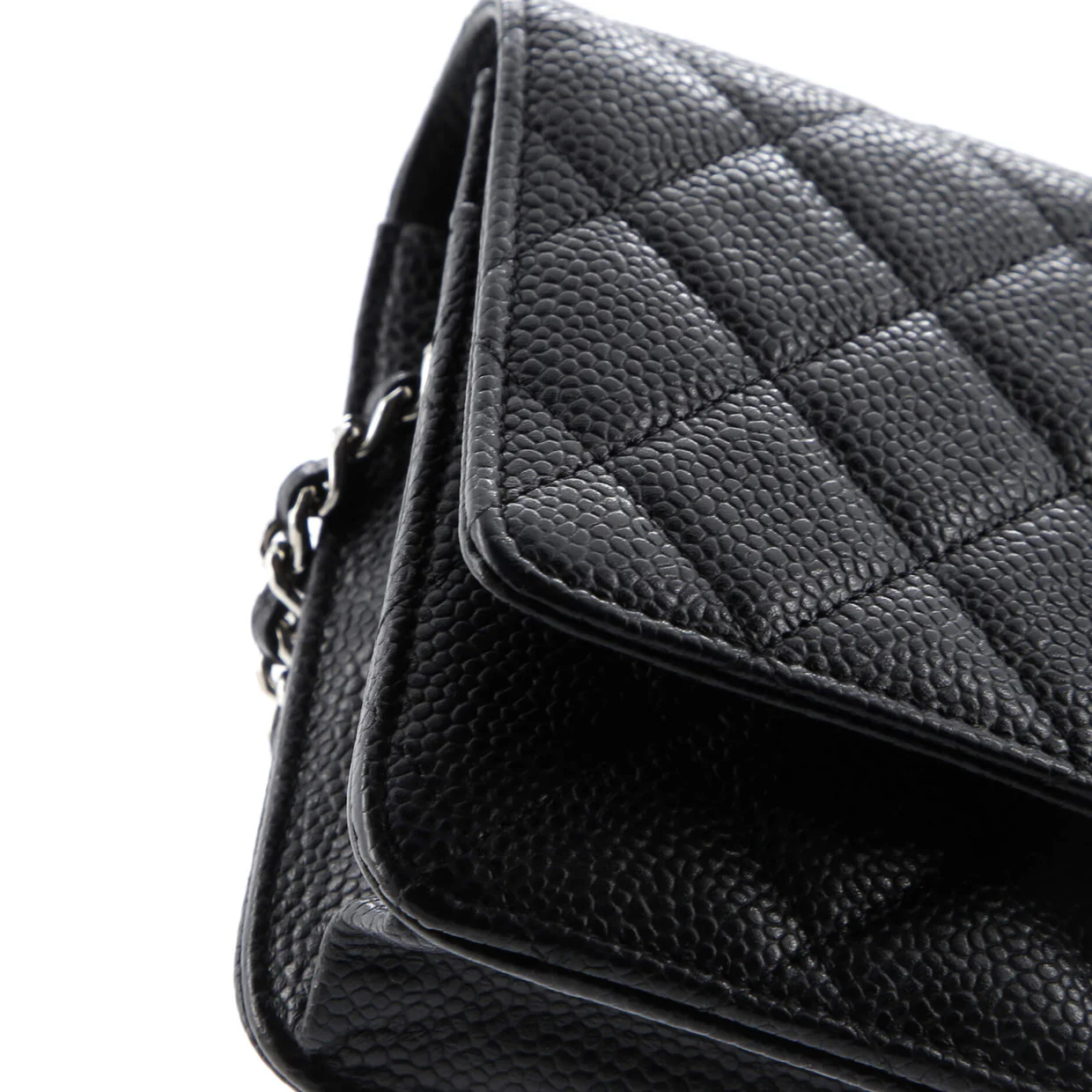 Wallet on Chain Quilted Caviar - Deep Luxury