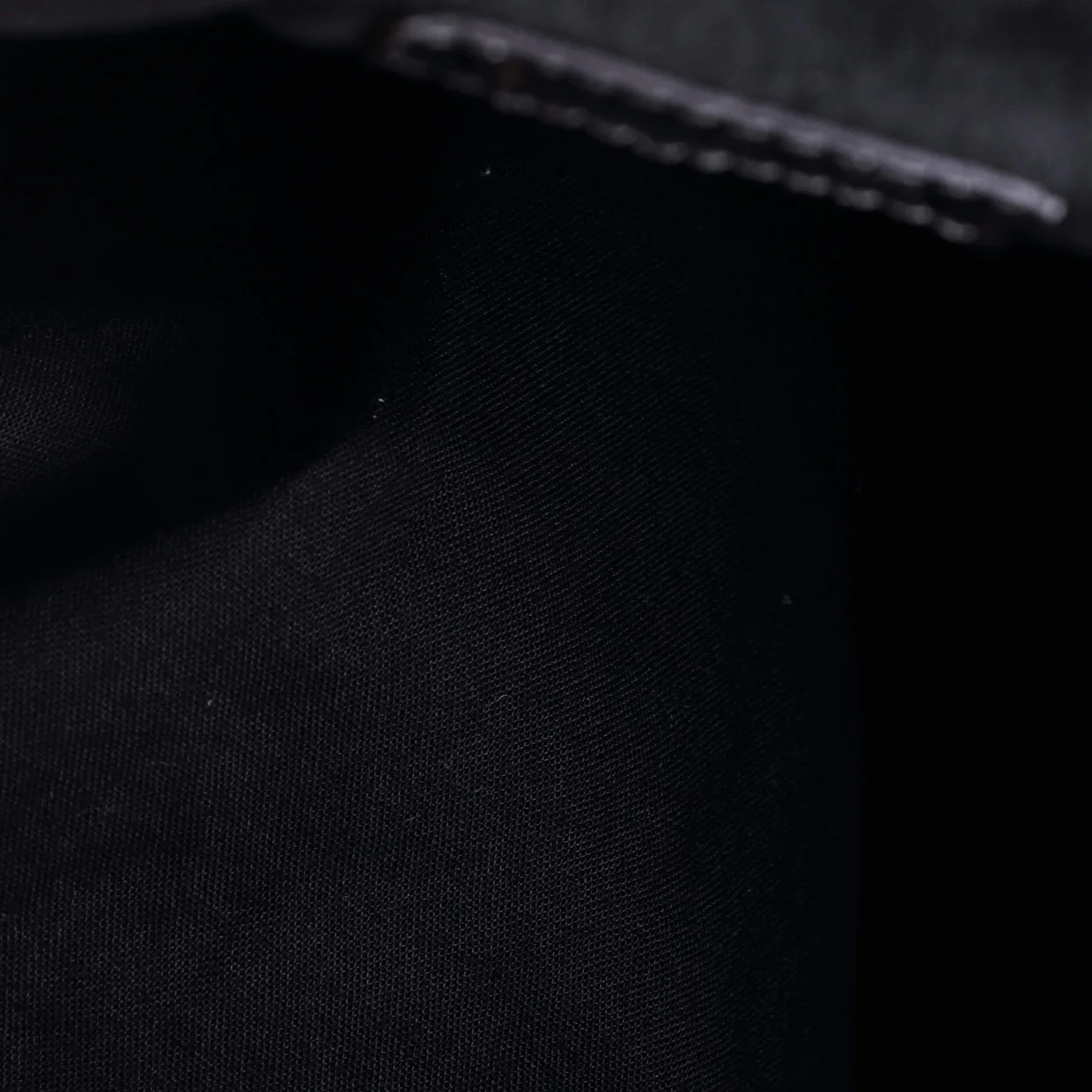 Crush Chain Tote Leather Medium - Deep Luxury