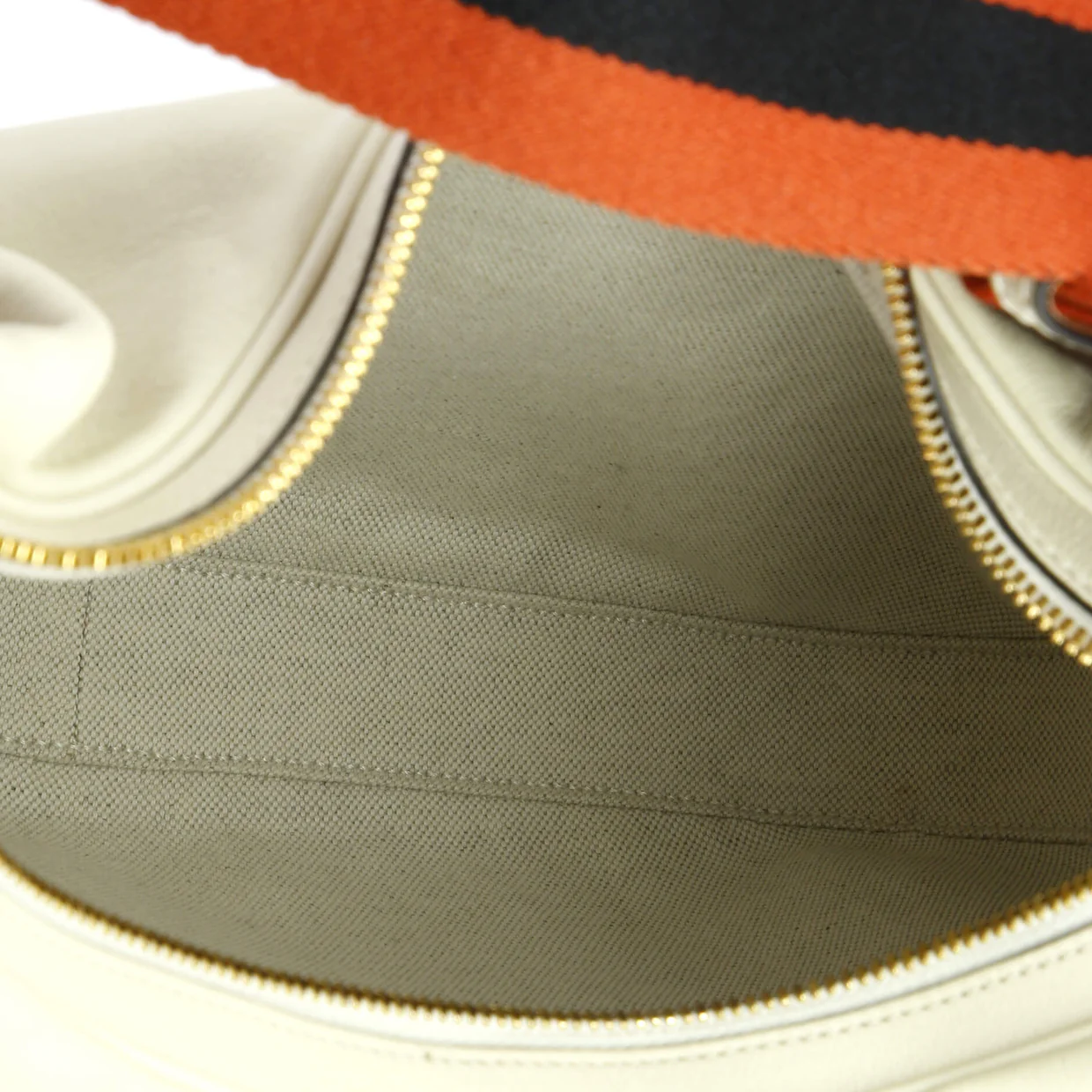 Attache Shoulder Bag Leather Medium - Deep Luxury