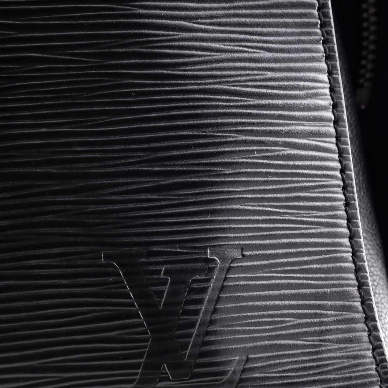 Vaneau Handbag Epi Leather MM - Deep Luxury