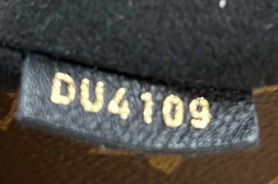 Locky Handbag Monogram Canvas with Leather BB - Deep Luxury