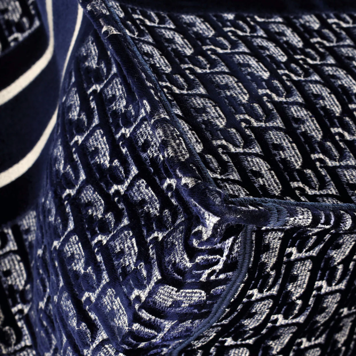 Book Tote Oblique Velvet Large - Deep Luxury