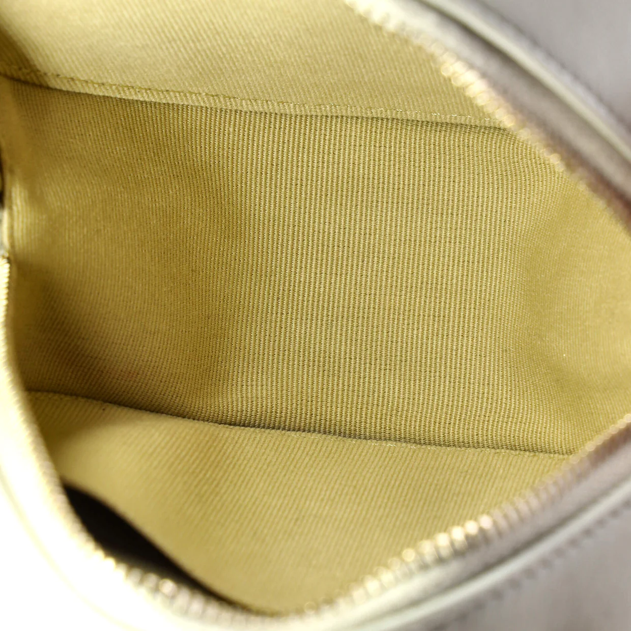 Pearl Crush Round Clutch with Chain Quilted Lambskin - Deep Luxury