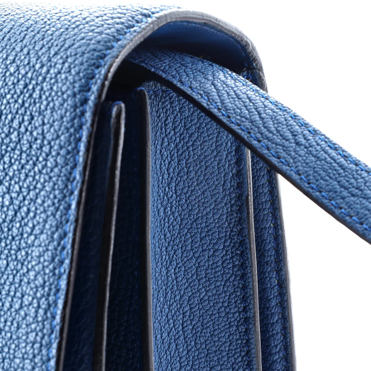 Classic Box Bag Grainy Leather Medium - Deep Luxury