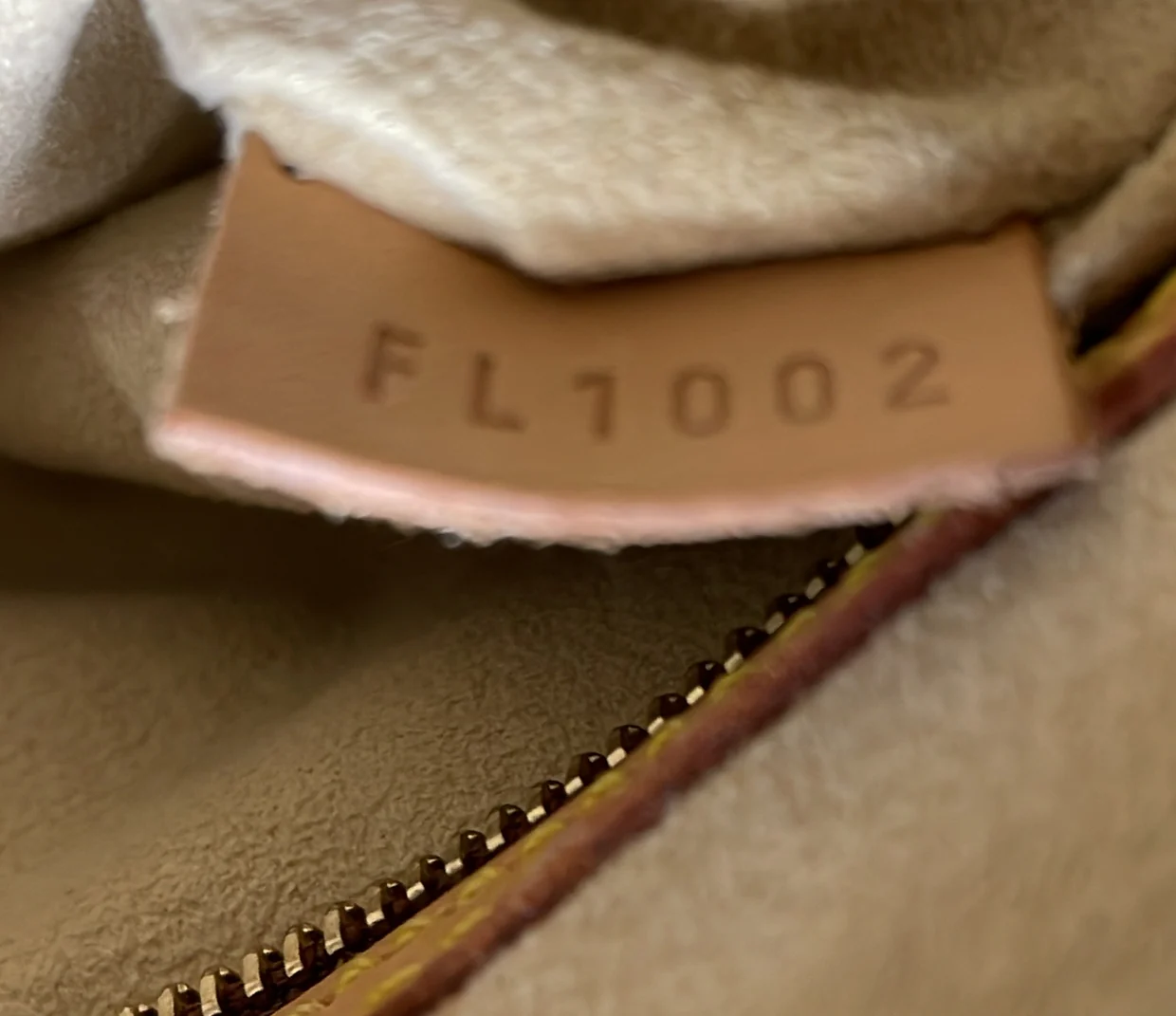 Looping Handbag Monogram Canvas MM - Deep Luxury