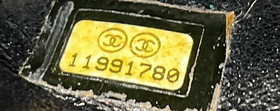 Classic Double Flap Bag Quilted Caviar Medium - Deep Luxury