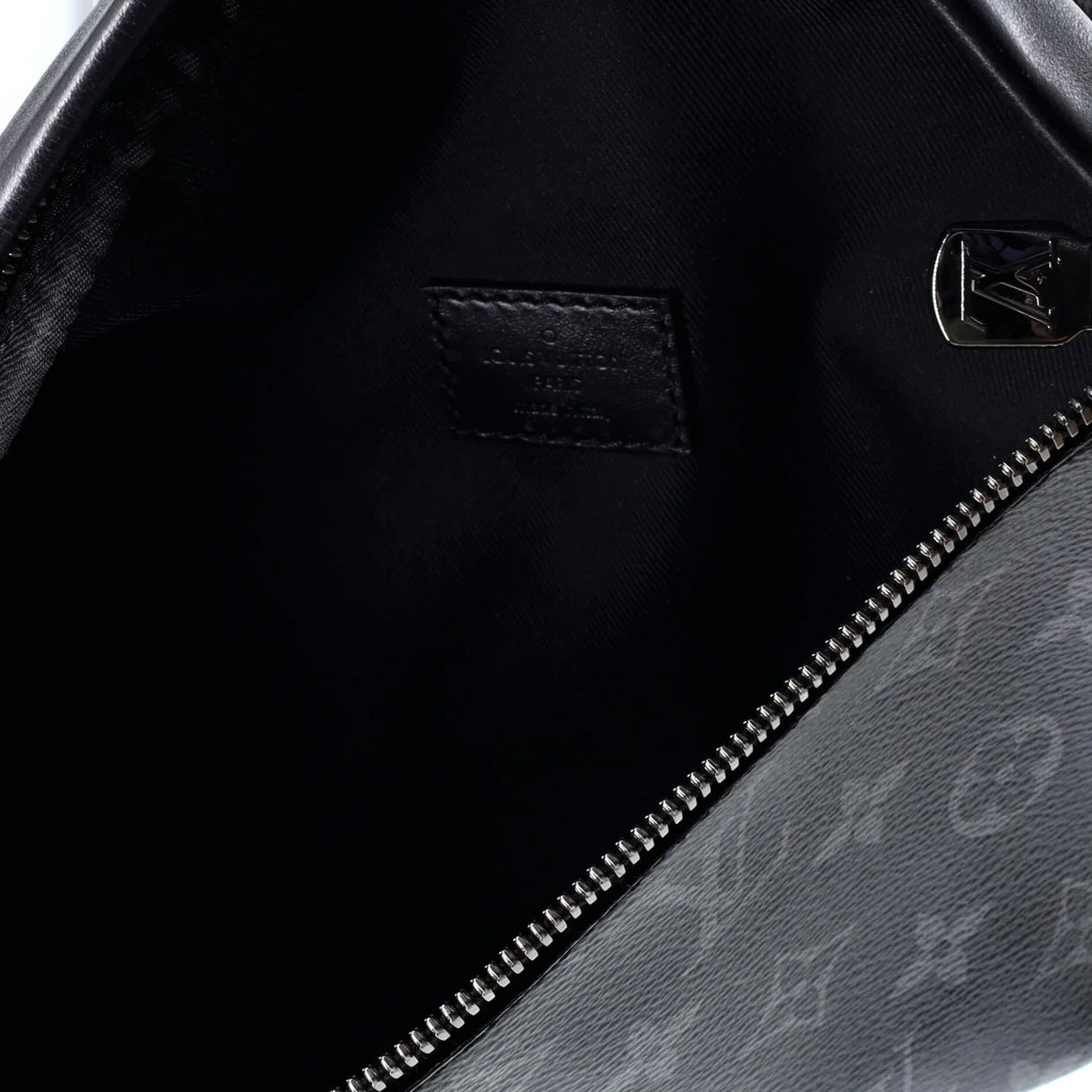 Discovery Bumbag Monogram Eclipse Canvas - Deep Luxury