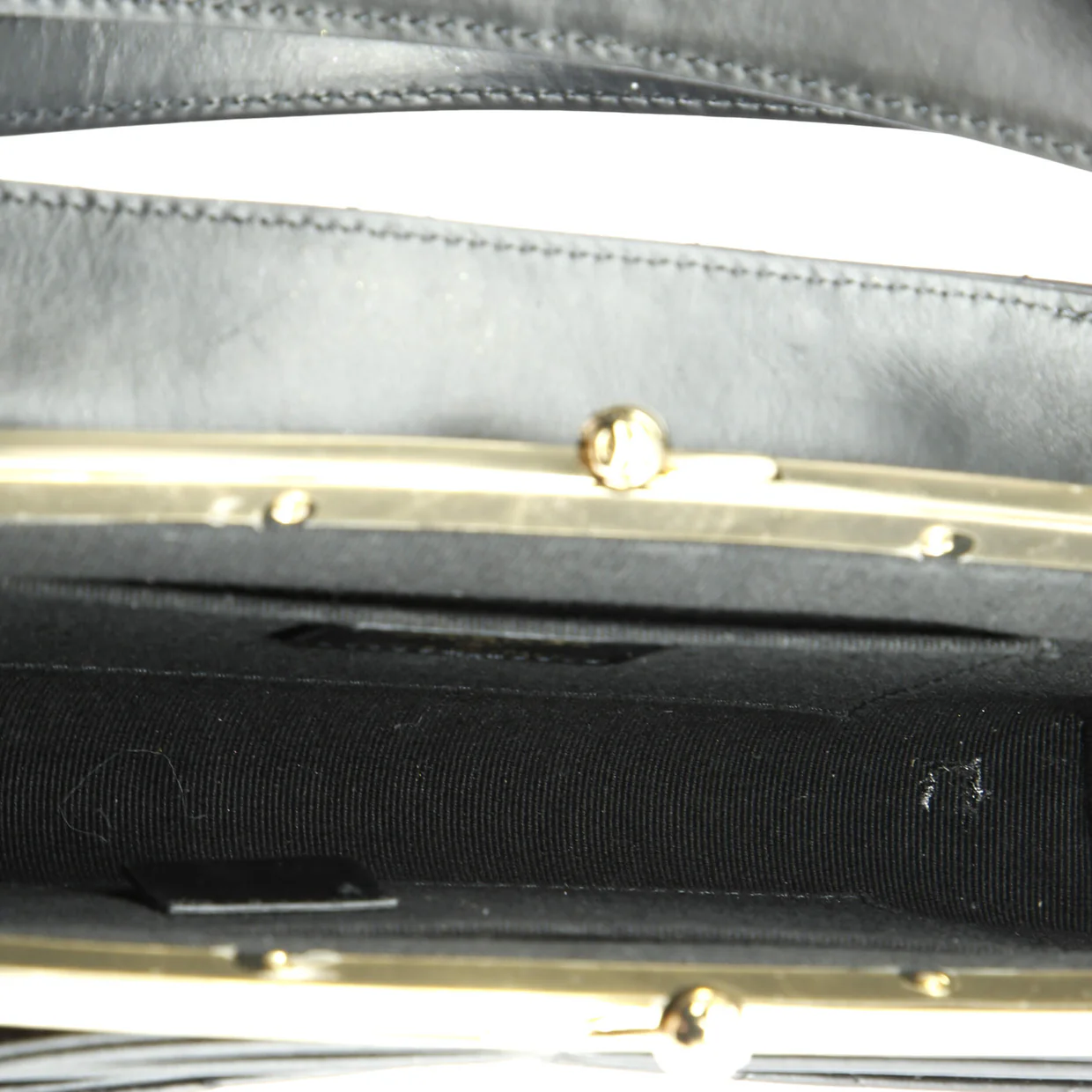 Flap Kisslock Phone Holder with Chain Quilted Calfskin - Deep Luxury