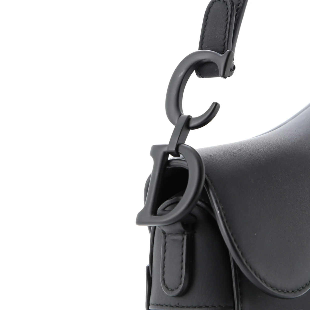 Ultra Matte Saddle Handbag Leather Medium - Deep Luxury