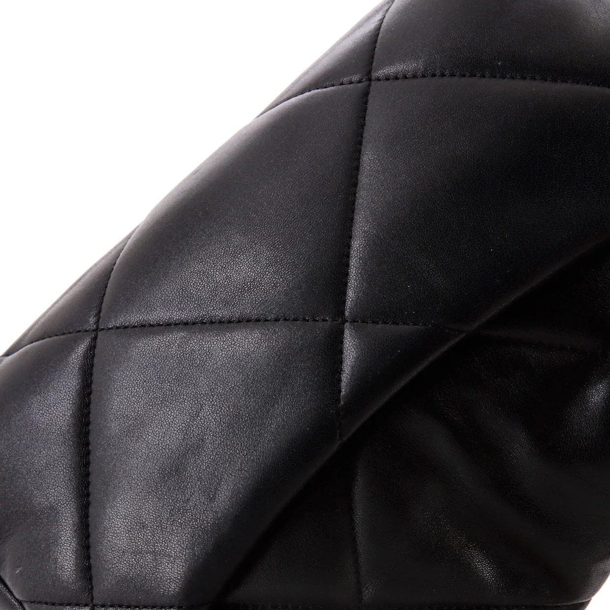 19 Flap Bag Quilted Leather Medium - Deep Luxury
