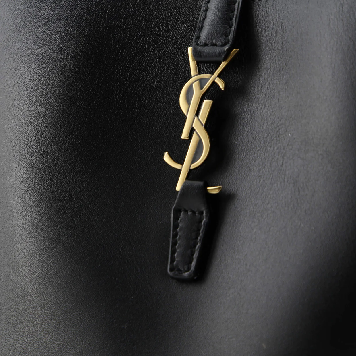 Le 37 Bucket Bag Leather Mini - Deep Luxury