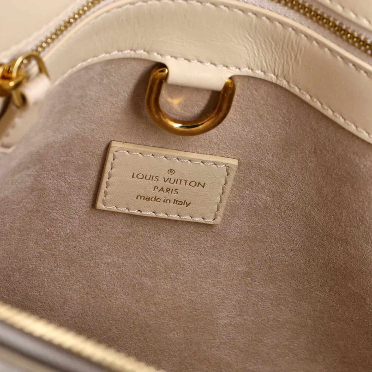 Vendome Bag Leather MM - Deep Luxury