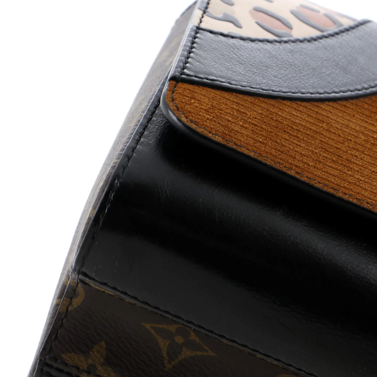 Twist Handbag Leopard Wild Printed Leather and Calfskin MM - Deep Luxury