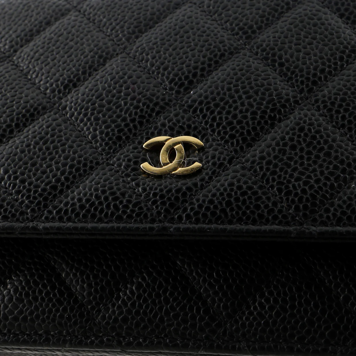 Wallet on Chain Quilted Caviar - Deep Luxury