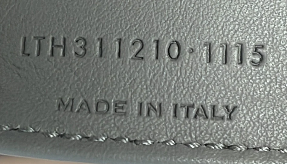 Classic Y Cabas Leather Small - Deep Luxury