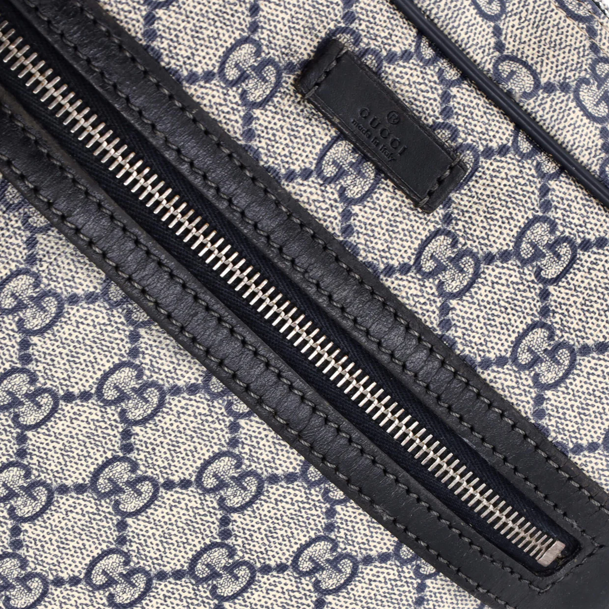 Front Zip Messenger GG Coated Canvas Medium - Deep Luxury