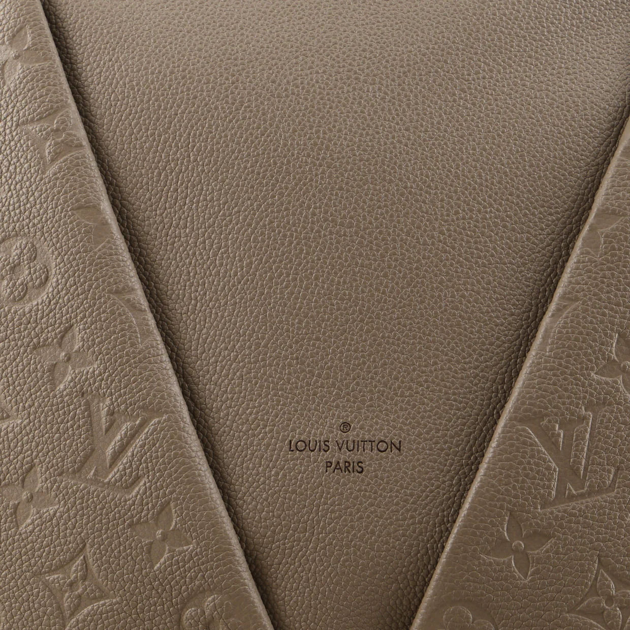 V Tote Monogram Empreinte Leather MM - Deep Luxury