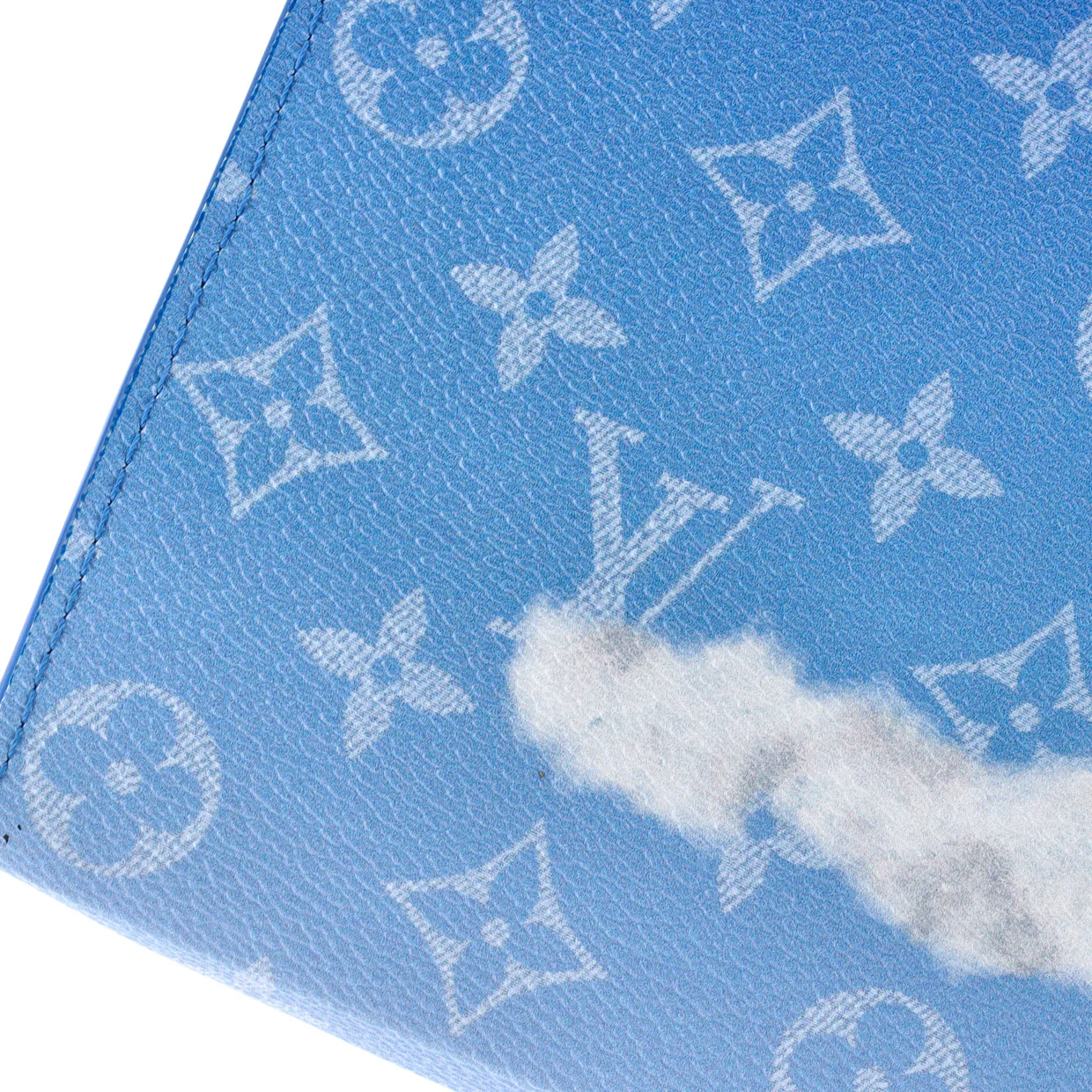 Pochette Voyage Limited Edition Monogram Clouds MM - Deep Luxury