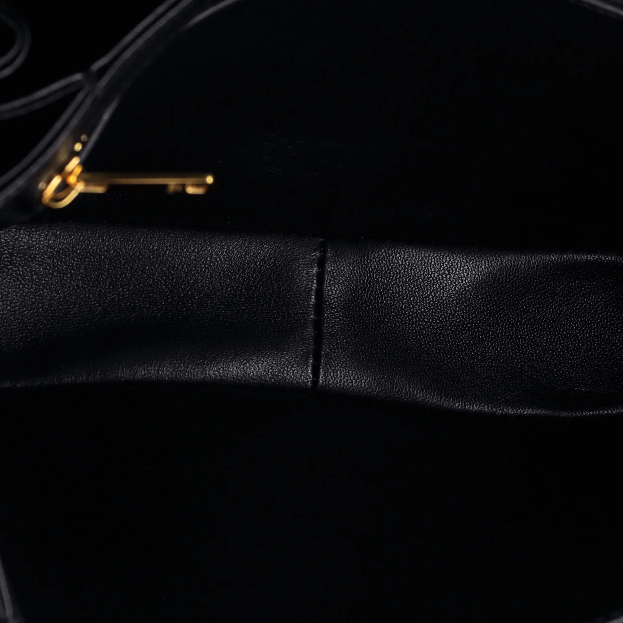 Triomphe Shoulder Bag Triomphe Canvas Medium - Deep Luxury