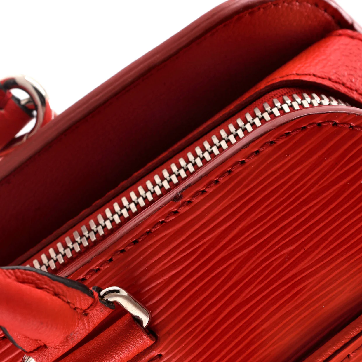 Vaneau Handbag Epi Leather MM - Deep Luxury