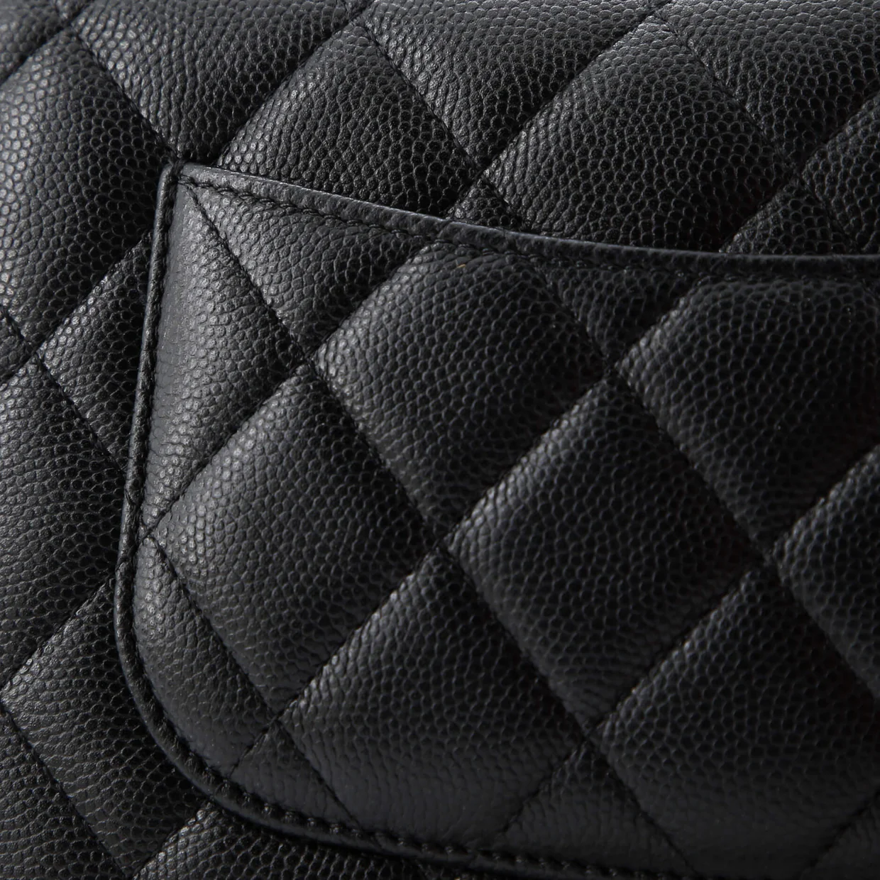 Textured CC Wallet on Chain Quilted Caviar - Deep Luxury