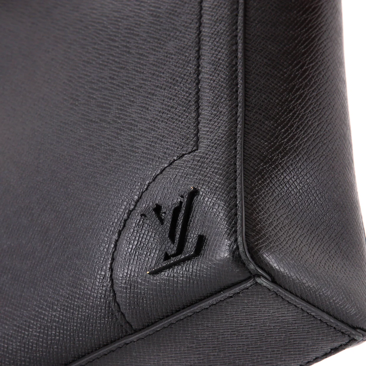 Vertical Tote Taiga Leather - Deep Luxury