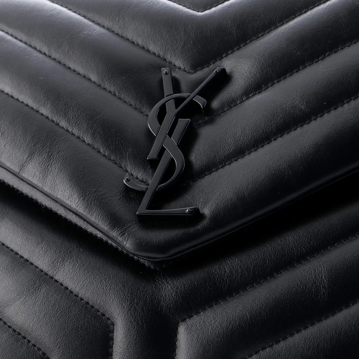 Loulou Shoulder Bag Matelasse Chevron Leather Medium - Deep Luxury