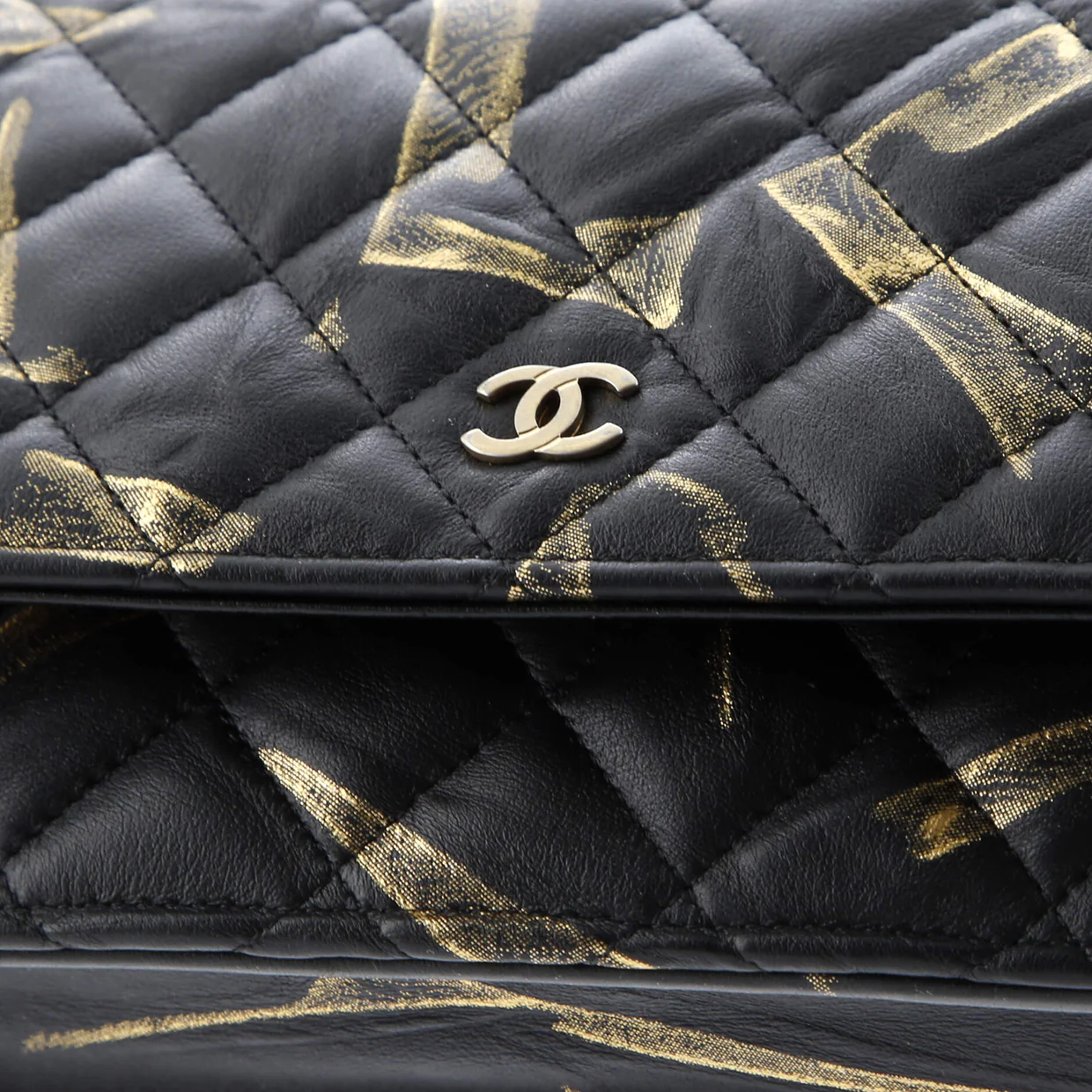 Wallet on Chain Quilted Printed Crumpled Calfskin - Deep Luxury