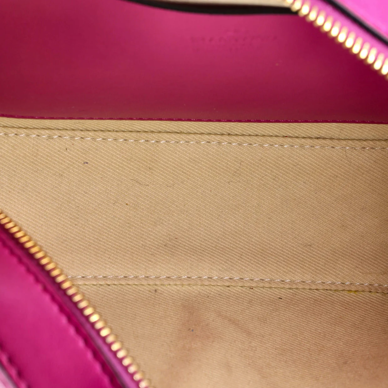 VLogo Walk Crossbody Bag Leather - Deep Luxury