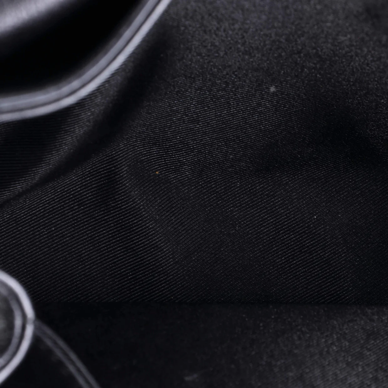 Lockme II Handbag Leather - Deep Luxury