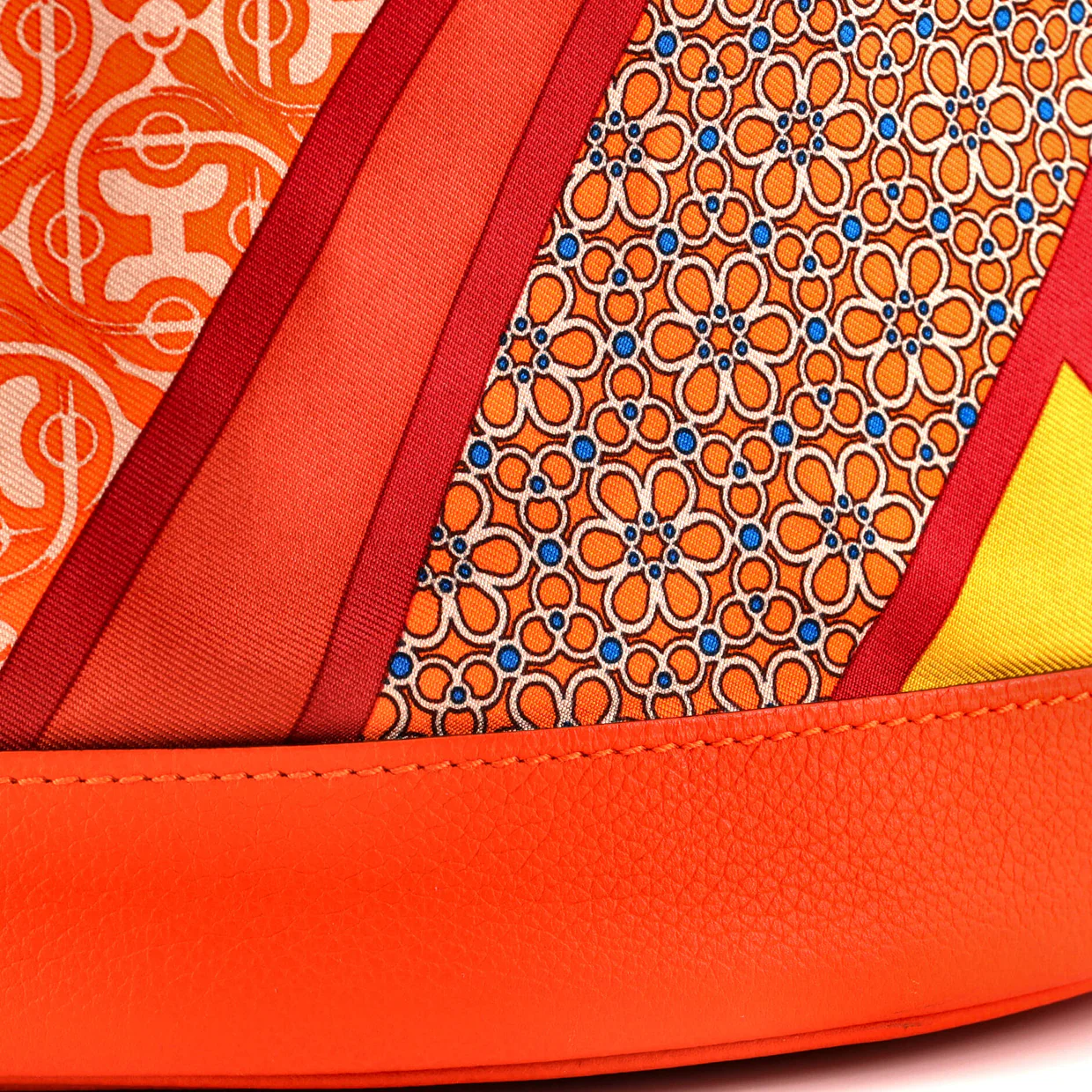 Soie Cool Handbag Printed Silk and Calfskin Medium - Deep Luxury