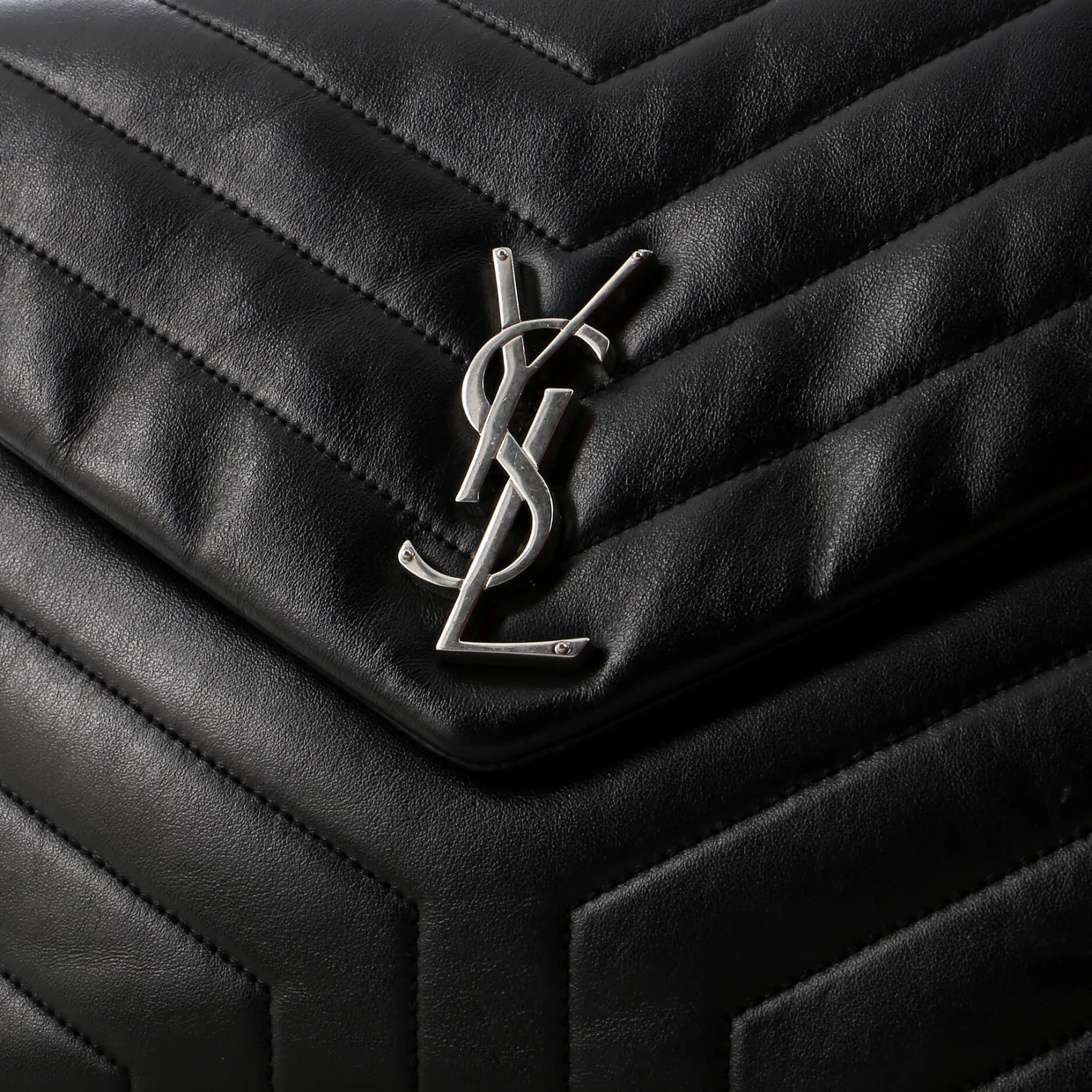 Loulou Shoulder Bag Matelasse Chevron Leather Medium - Deep Luxury