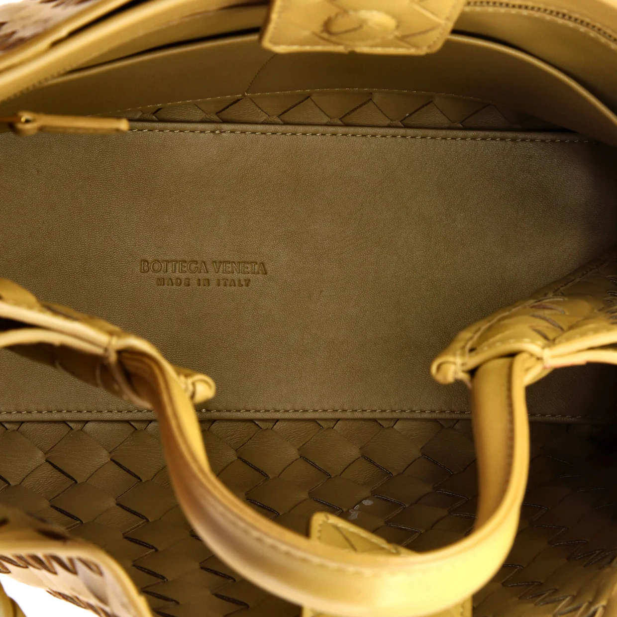 Andiamo Top Handle Bag Intrecciato Nappa Medium - Deep Luxury