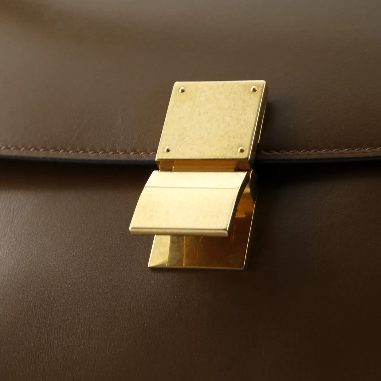Classic Box Bag Smooth Leather Medium - Deep Luxury