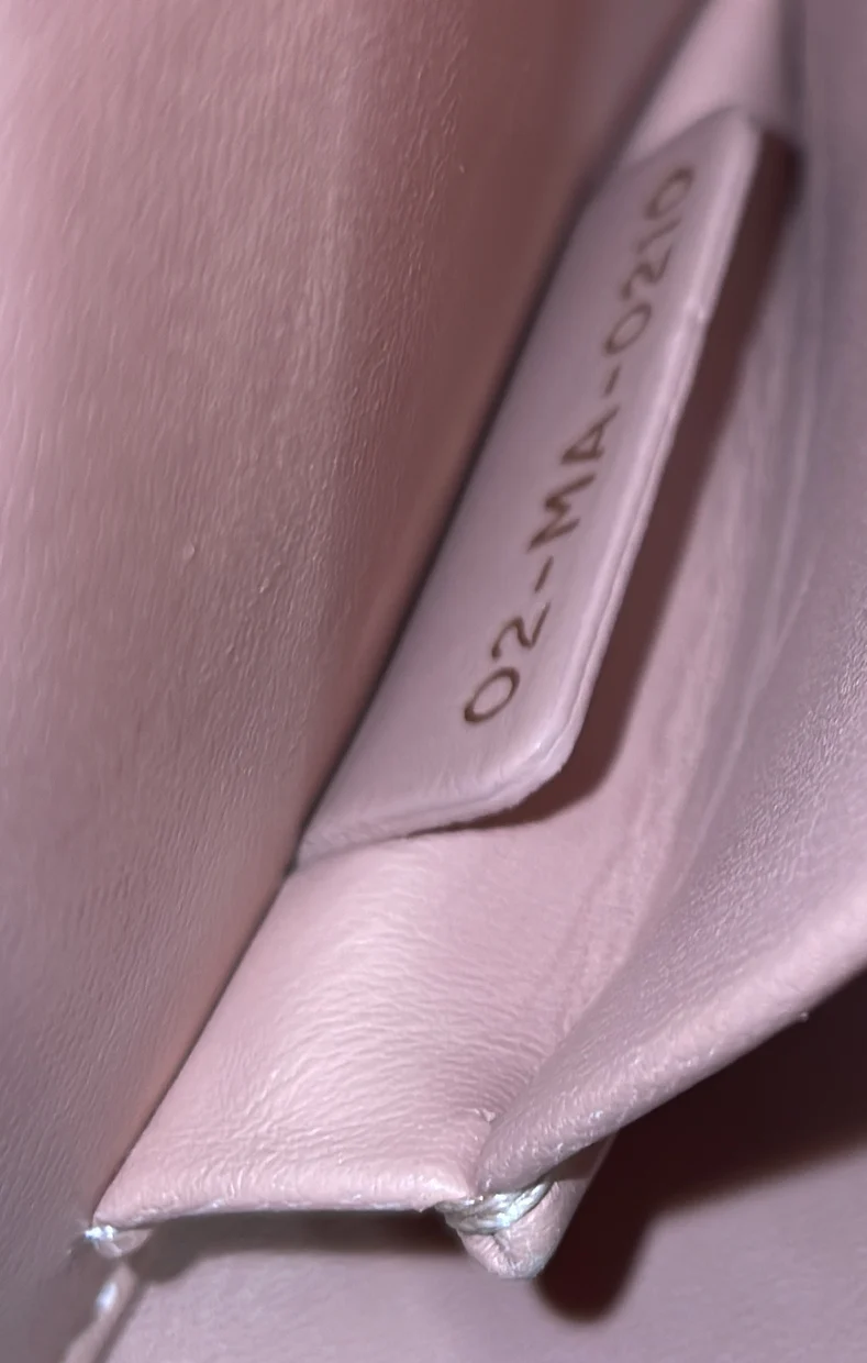 30 Montaigne Box Bag Leather - Deep Luxury
