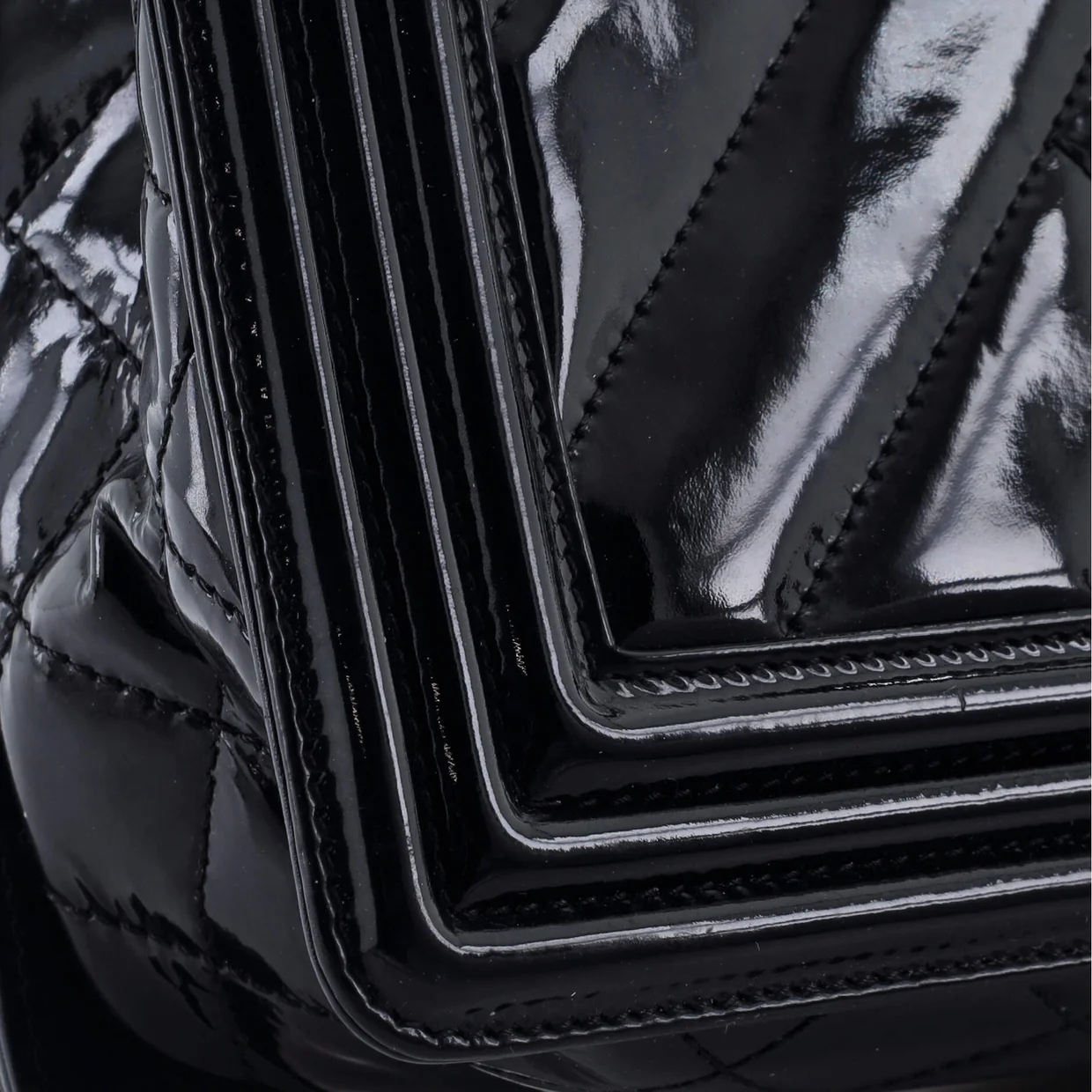 Boy Flap Bag Chevron Patent New Medium - Deep Luxury