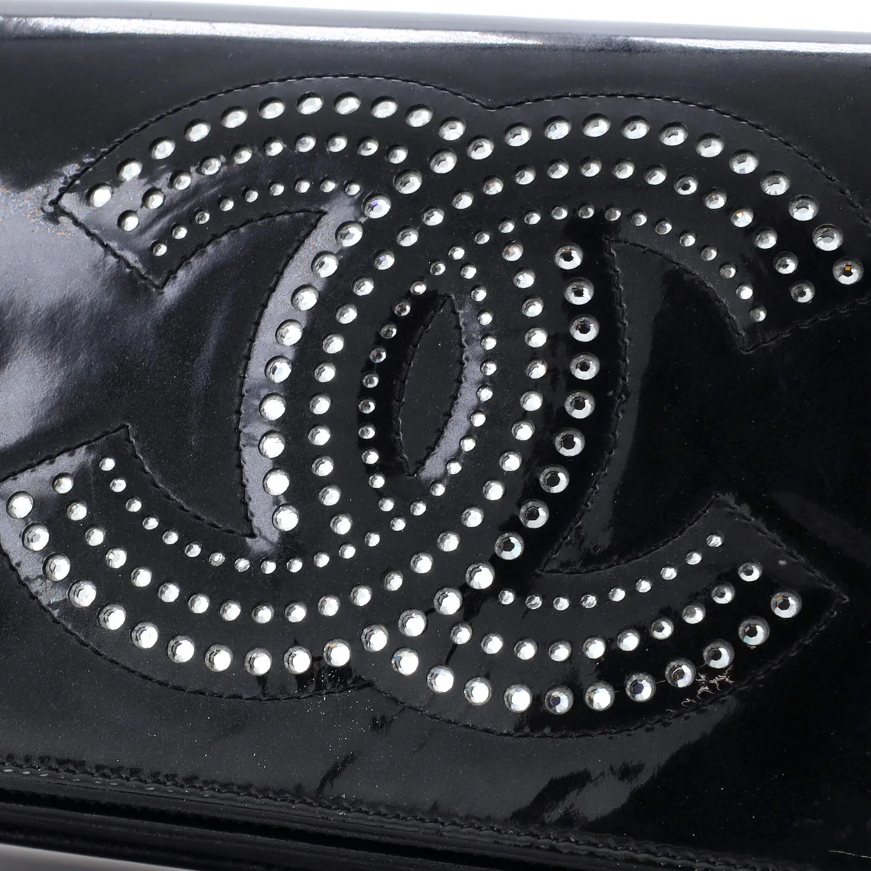CC Wallet on Chain Strass Embellished Patent - Deep Luxury