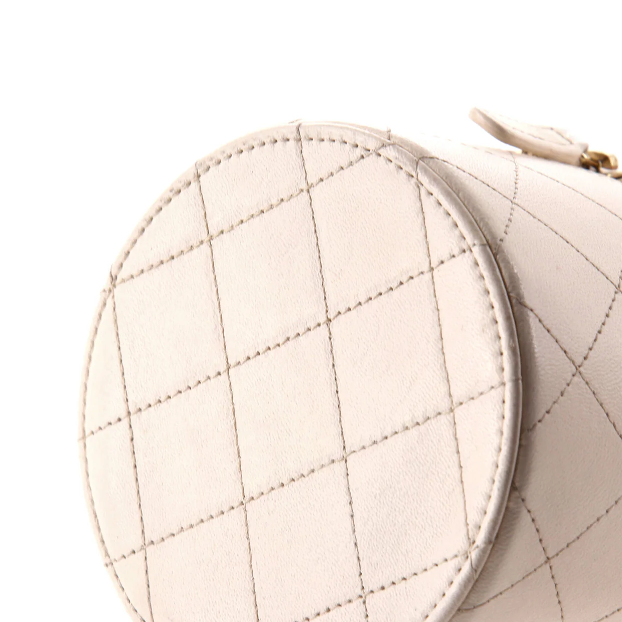 CC Round Vanity Case with Chain Quilted Lambskin Mini - Deep Luxury