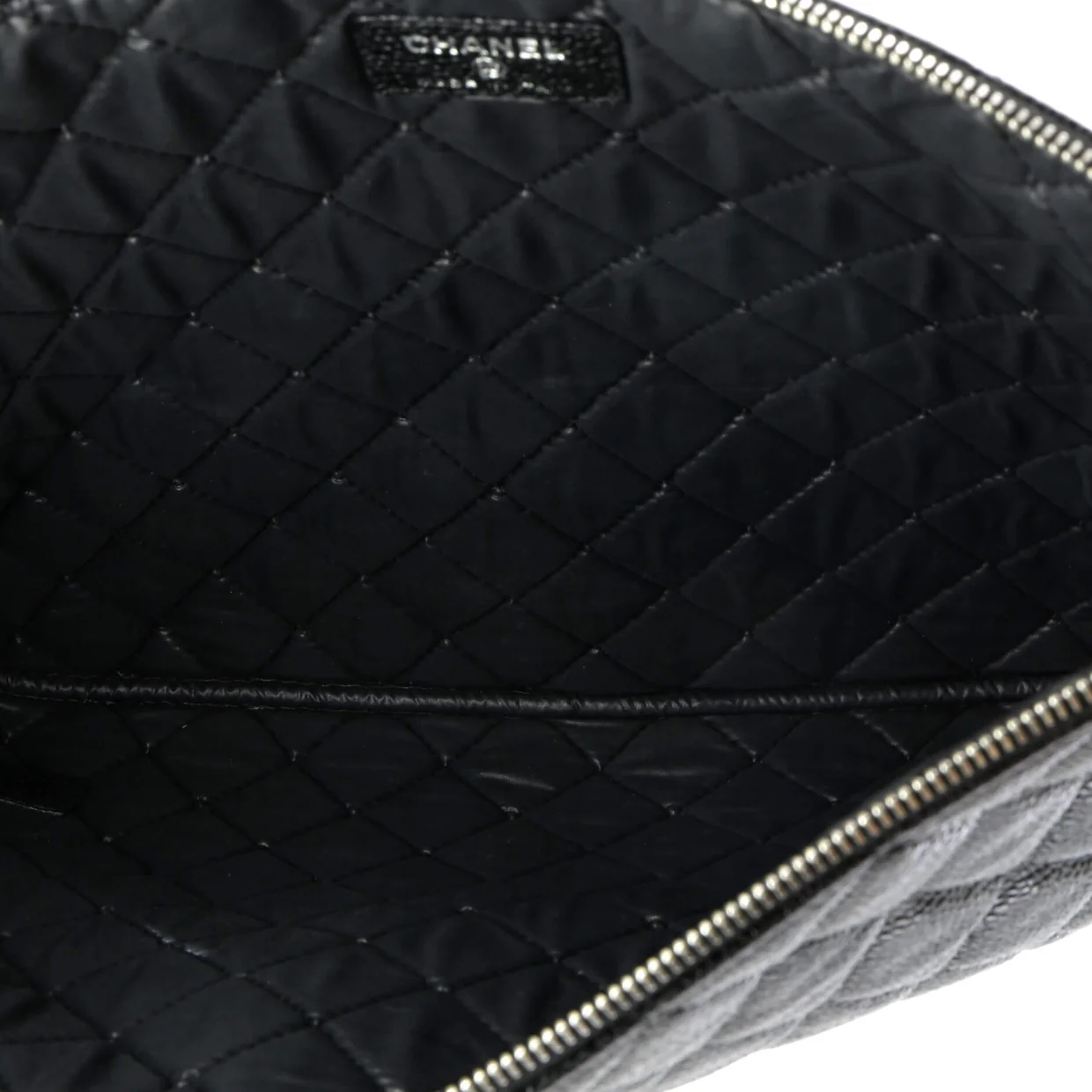 O Case Clutch Quilted Caviar Large - Deep Luxury