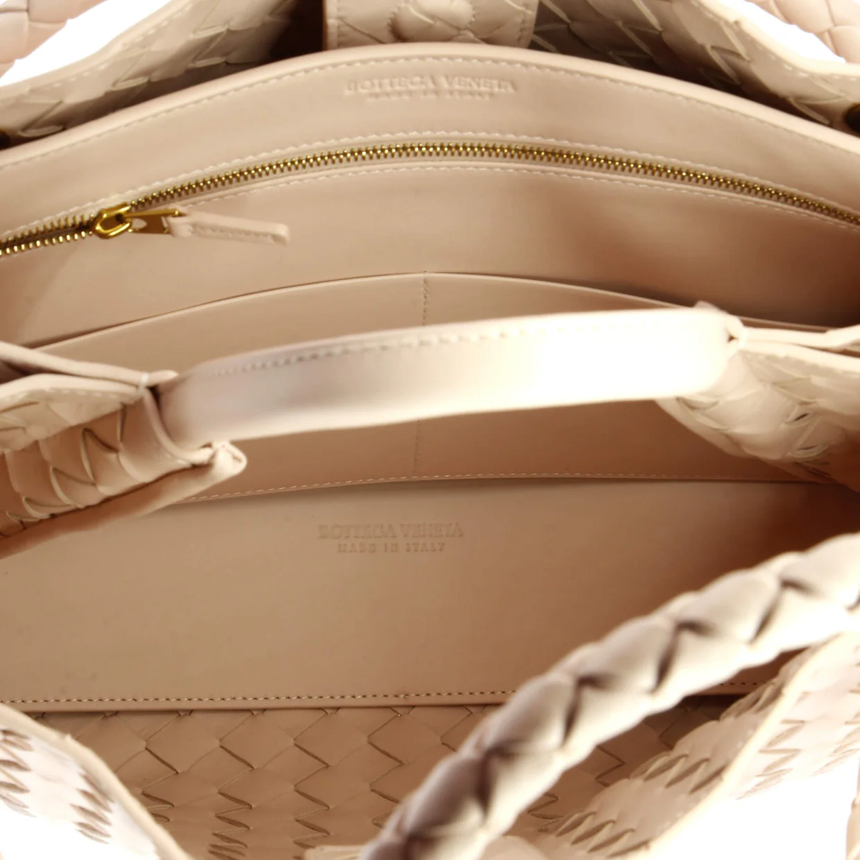 Andiamo Top Handle Bag Intrecciato Nappa Medium - Deep Luxury