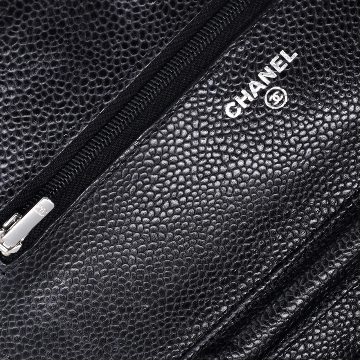 Wallet on Chain Quilted Caviar - Deep Luxury